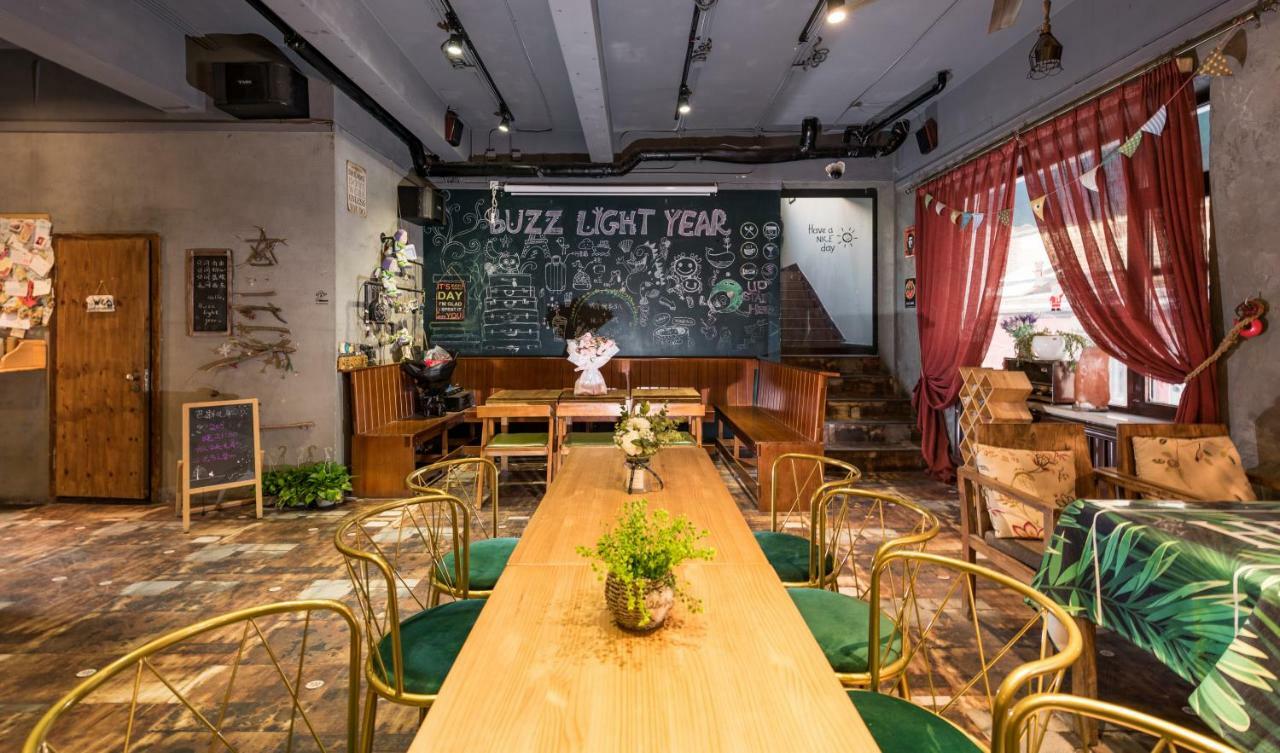 Dalian Buzz Light Year Youth Hostel Exterior foto